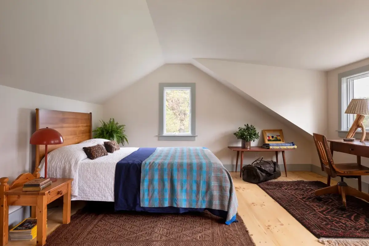 A Renovated Mid-Century Retreat in the Hudson Valley 43 late-1940s-renovated-cottage-new-york