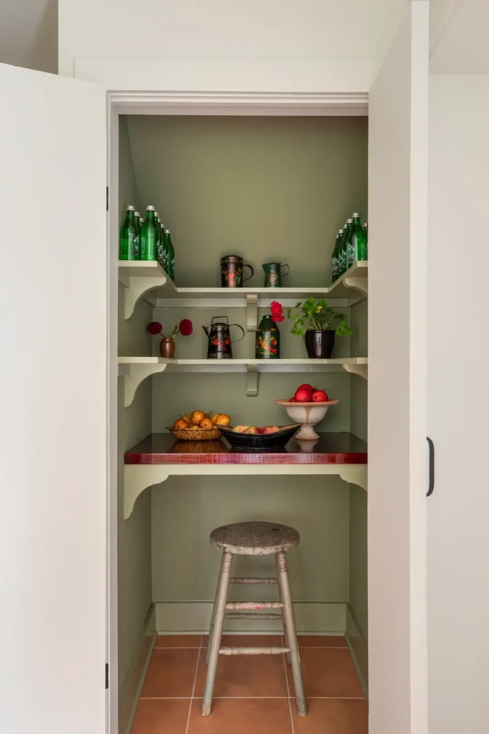 A Renovated Mid-Century Retreat in the Hudson Valley 12 late-1940s-renovated-cottage-new-york