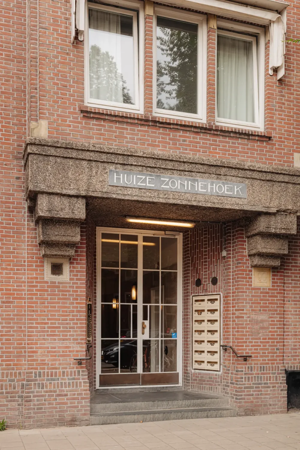 Heritage, Elegance, and Modern Luxury in a Grand Amsterdam Duplex 34 luxurious-duplex-apartment-amsterdam