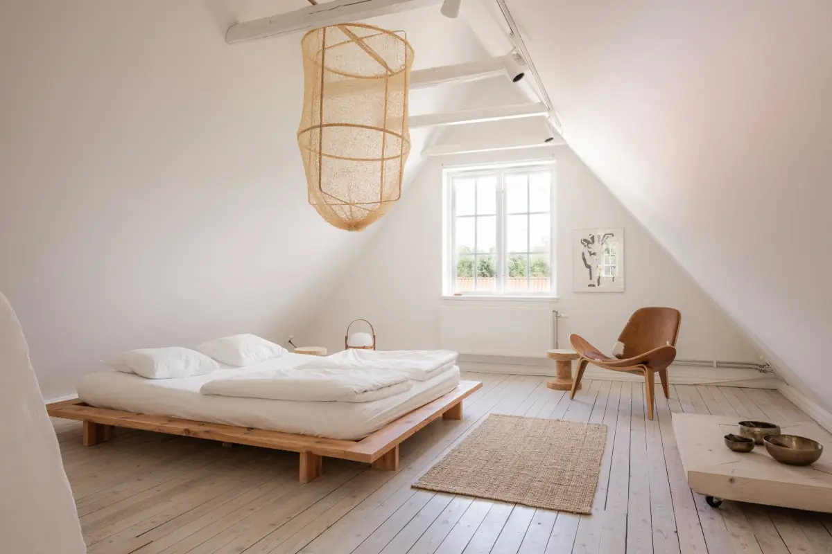 A Minimalistic and Spacious Scandinavian 1930s Villa 25 minimalistic-swedish-villa-nordroom