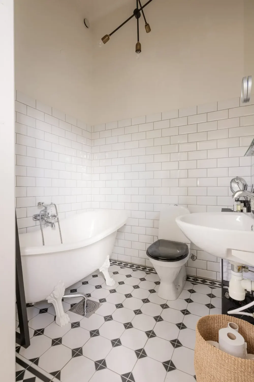 A Minimalistic and Spacious Scandinavian 1930s Villa 26 minimalistic-swedish-villa-nordroom