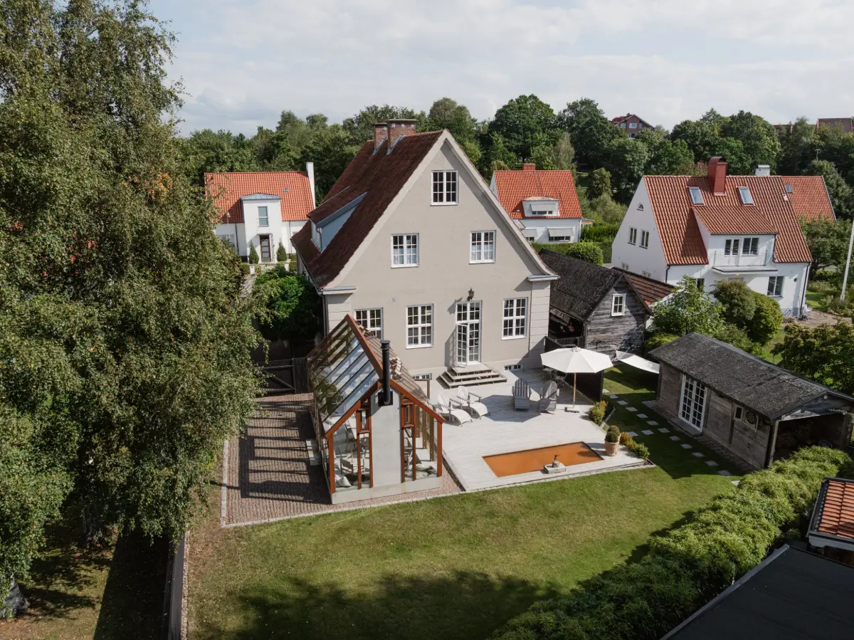 A Minimalistic and Spacious Scandinavian 1930s Villa 33 minimalistic-swedish-villa-nordroom