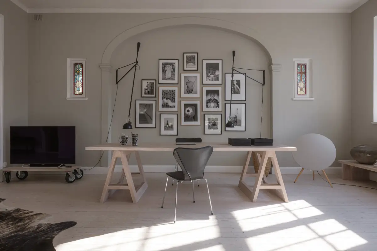 A Minimalistic and Spacious Scandinavian 1930s Villa 8 minimalistic-swedish-villa-nordroom