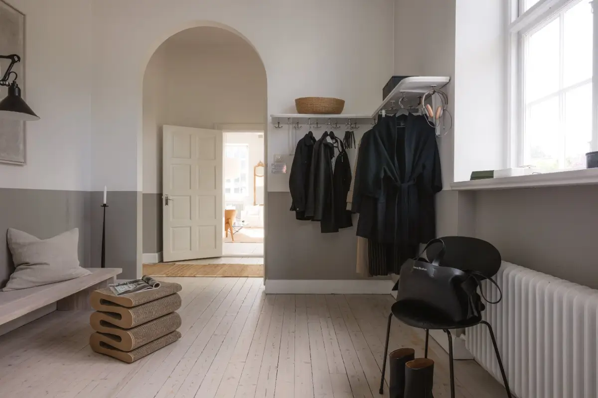 A Minimalistic and Spacious Scandinavian 1930s Villa 5 minimalistic-swedish-villa-nordroom