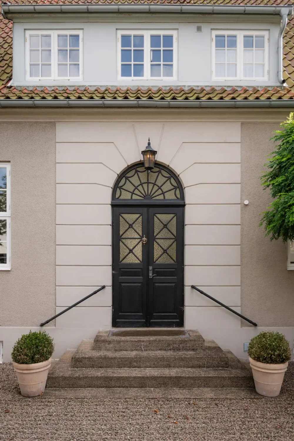 A Minimalistic and Spacious Scandinavian 1930s Villa 2 minimalistic-swedish-villa-nordroom