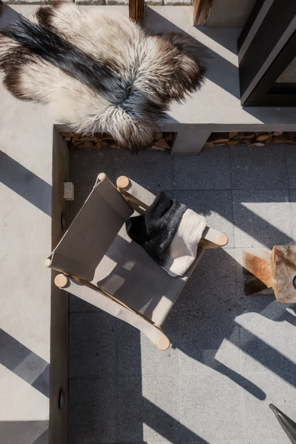 A Minimalistic and Spacious Scandinavian 1930s Villa 30 minimalistic-swedish-villa-nordroom