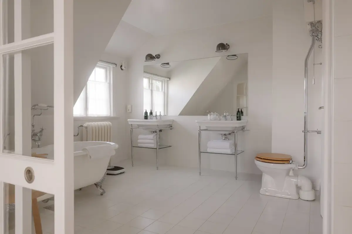 A Minimalistic and Spacious Scandinavian 1930s Villa 17 minimalistic-swedish-villa-nordroom