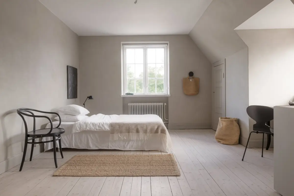 A Minimalistic and Spacious Scandinavian 1930s Villa 20 minimalistic-swedish-villa-nordroom