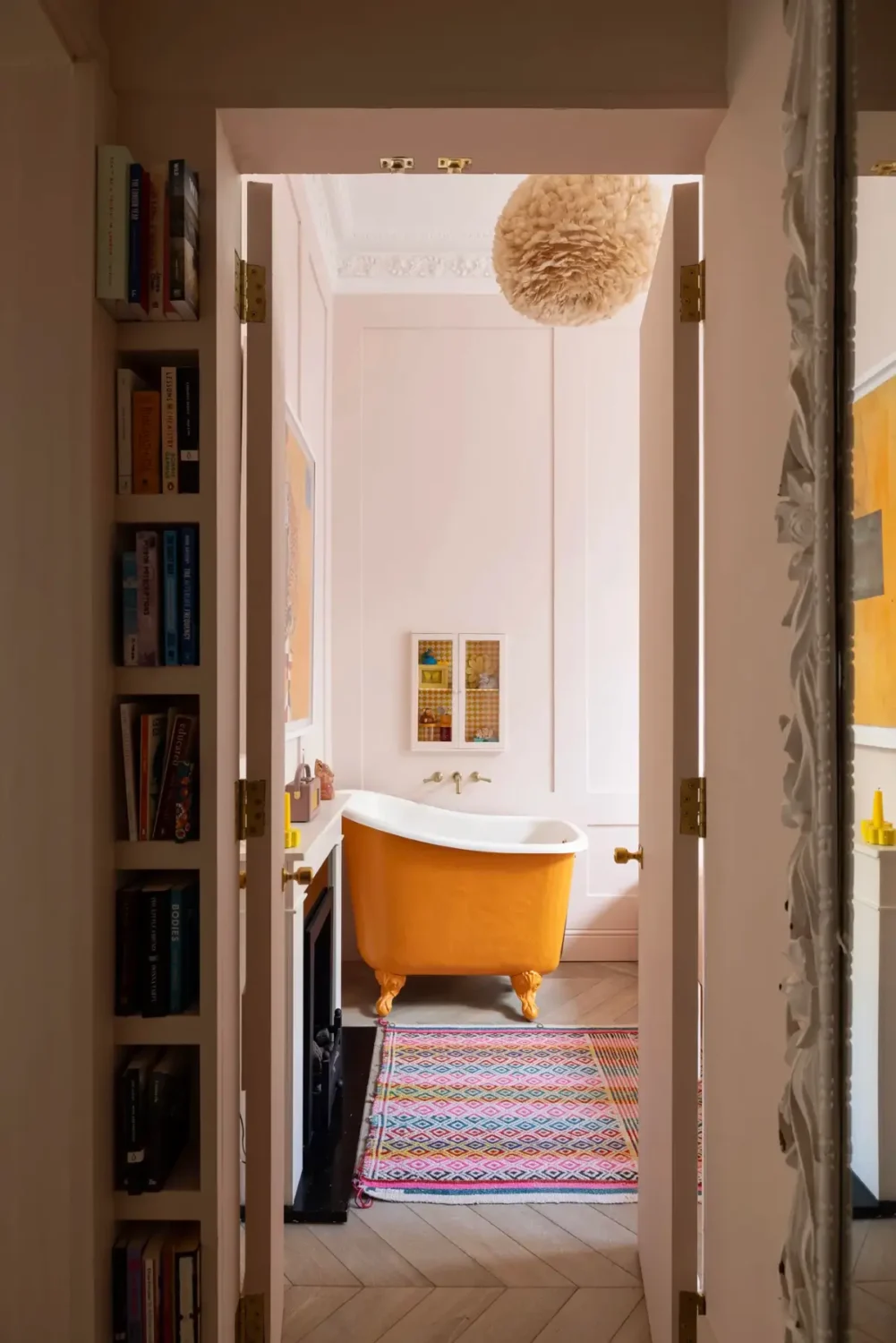 A Bright, Blush Pink Garden Apartment in Notting Hill 11 notting-hill-apartment10