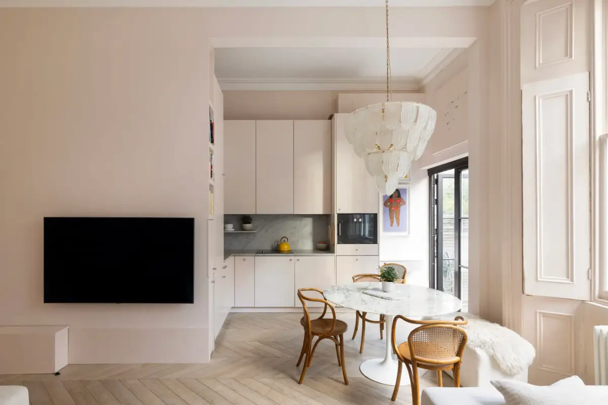 A Bright, Blush Pink Garden Apartment in Notting Hill 6 notting-hill-apartment2