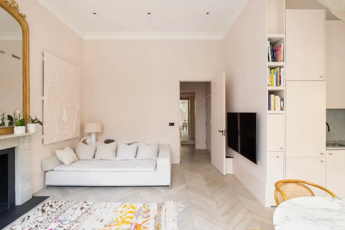 A Bright, Blush Pink Garden Apartment in Notting Hill 5 c