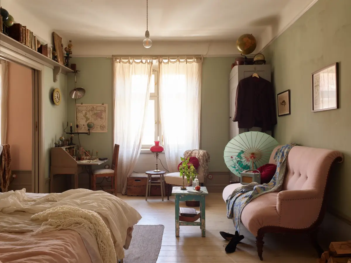 Period Character and William Morris Wallpaper in a Romantic Stockholm Apartment 24 romantic-vintage-apartment-period-details-wallpaper-stockholm-nordroom