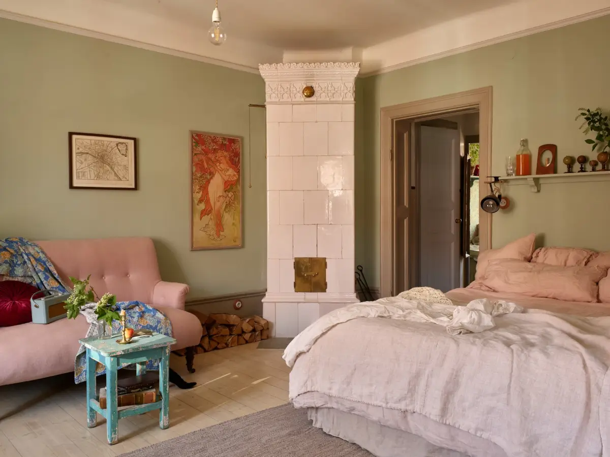 romantic-vintage-apartment-period-details-wallpaper-stockholm-nordroom