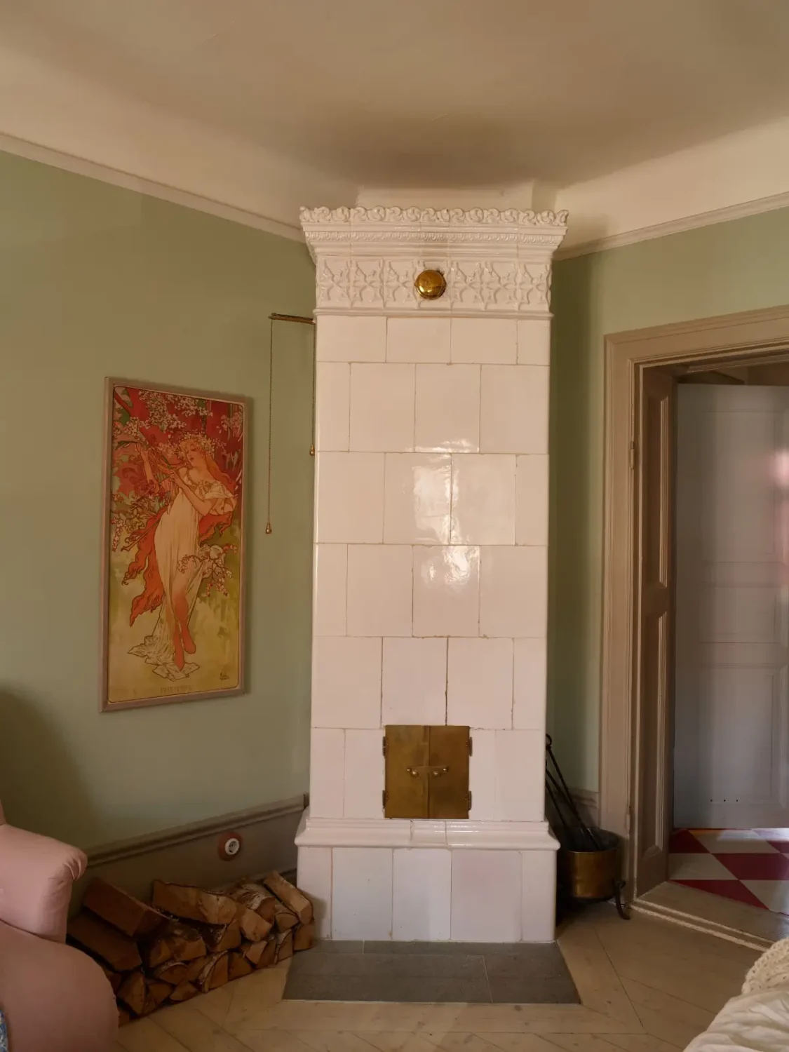 Period Character and William Morris Wallpaper in a Romantic Stockholm Apartment 22 romantic-vintage-apartment-period-details-wallpaper-stockholm-nordroom