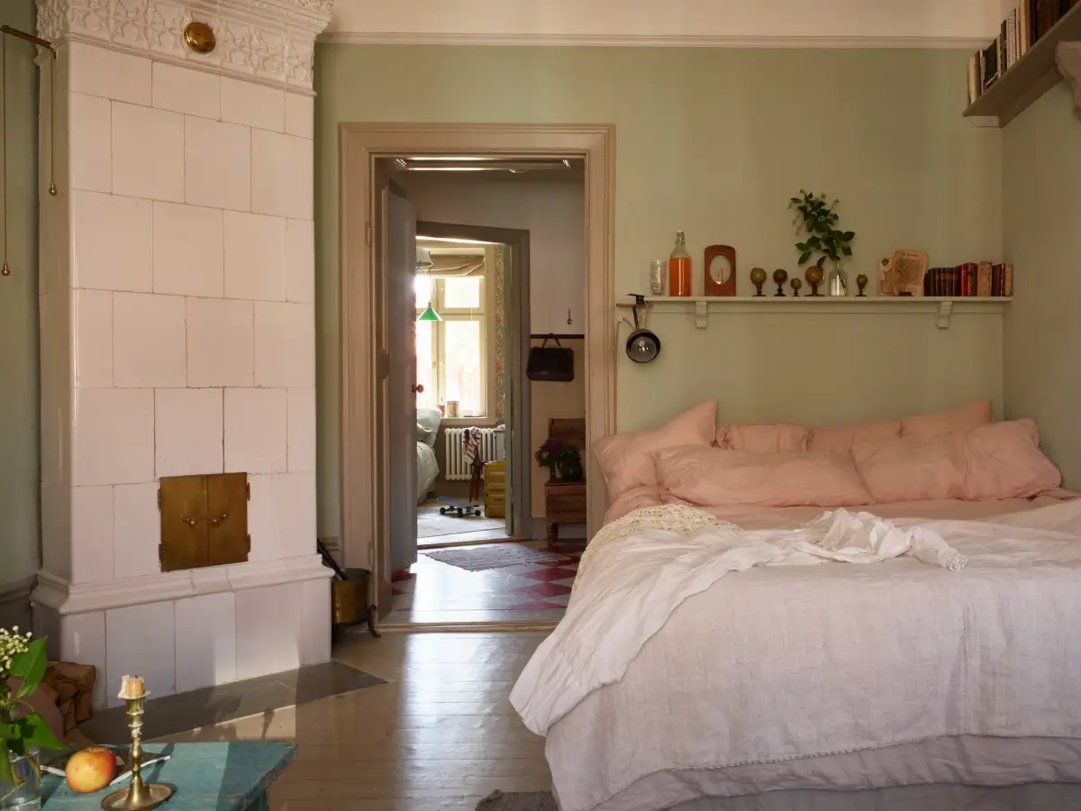 Period Character and William Morris Wallpaper in a Romantic Stockholm Apartment 21 romantic-vintage-apartment-period-details-wallpaper-stockholm-nordroom