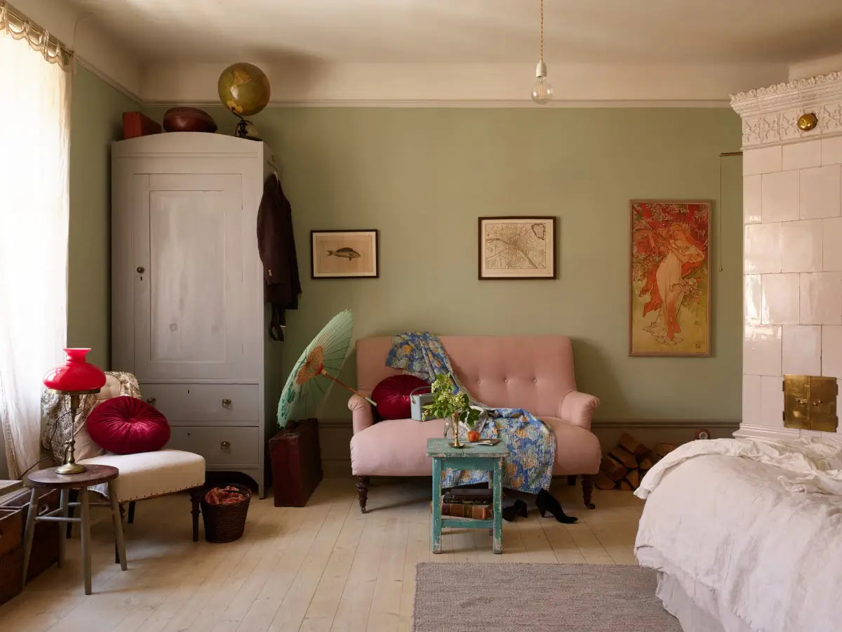 Period Character and William Morris Wallpaper in a Romantic Stockholm Apartment 20 romantic-vintage-apartment-period-details-wallpaper-stockholm-nordroom