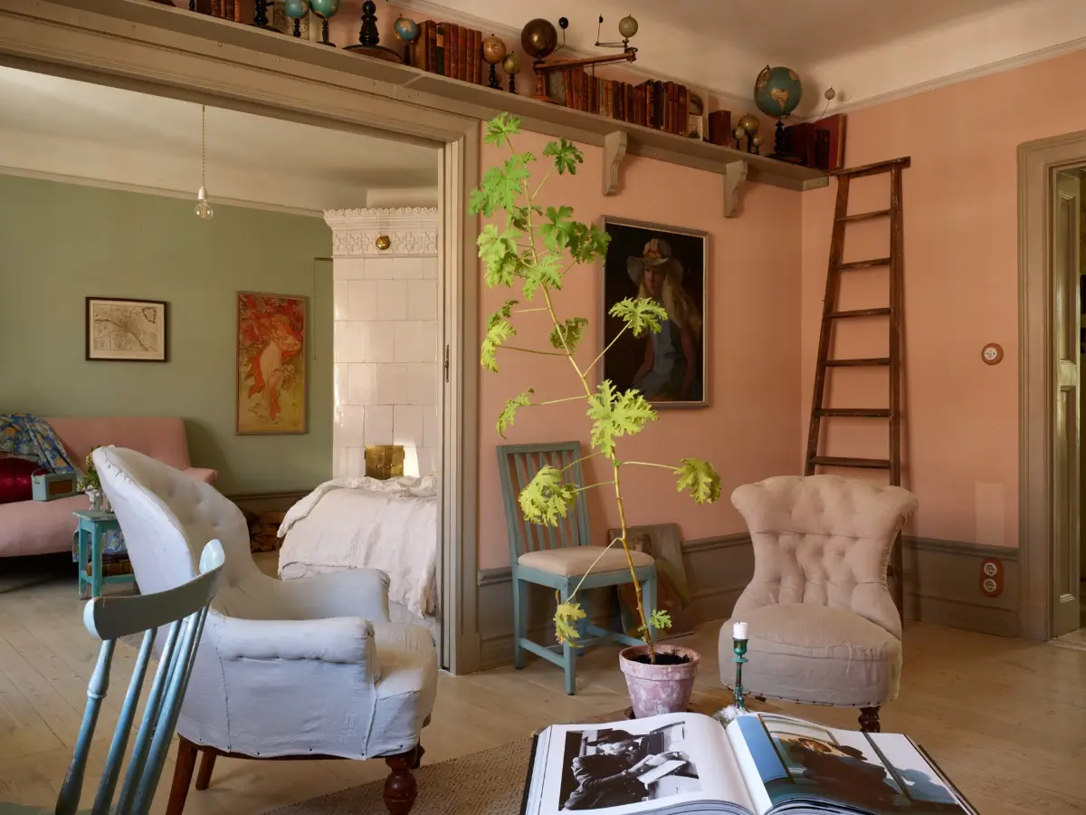 Period Character and William Morris Wallpaper in a Romantic Stockholm Apartment 17 romantic-vintage-apartment-period-details-wallpaper-stockholm-nordroom