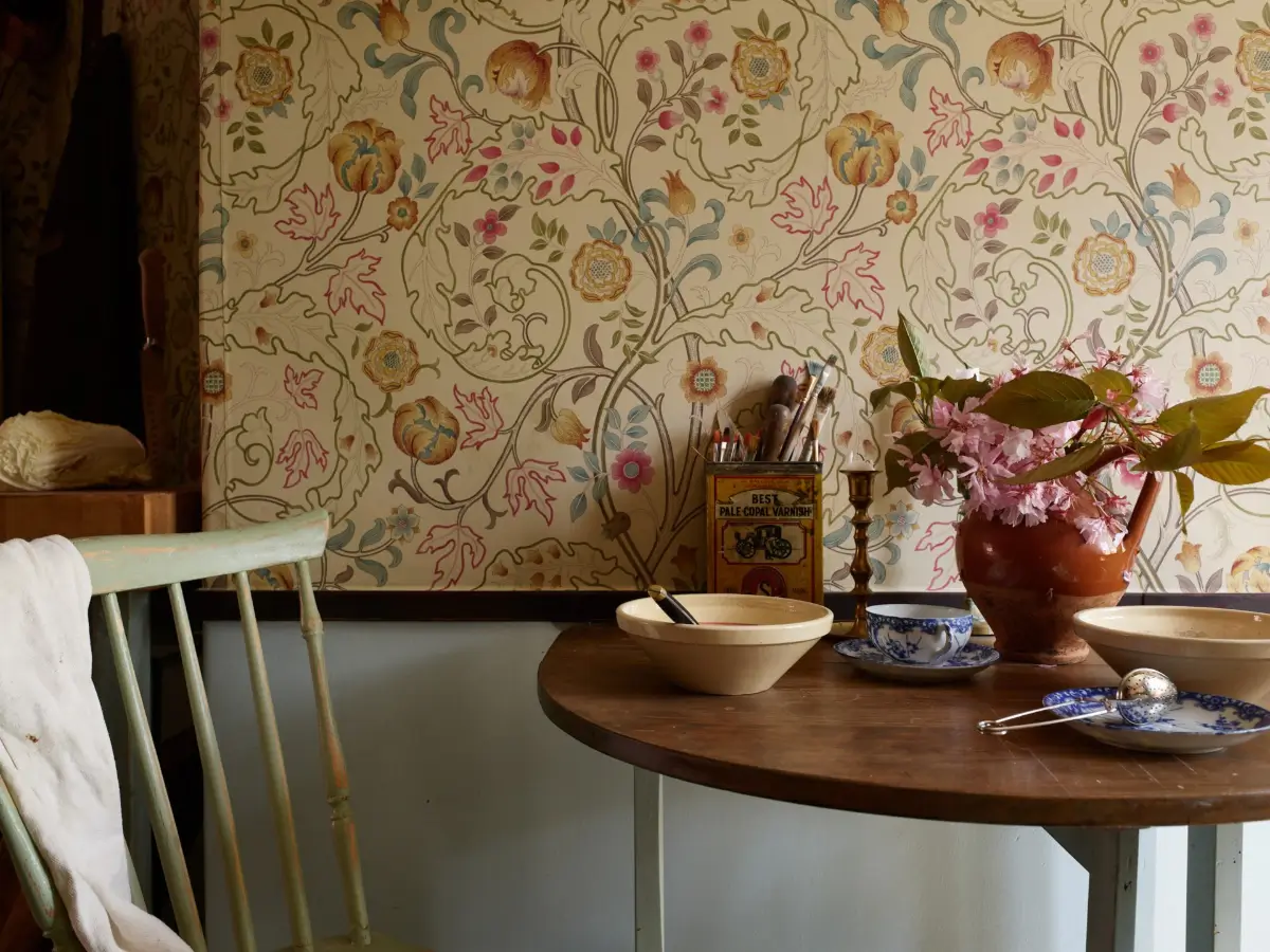 Period Character and William Morris Wallpaper in a Romantic Stockholm Apartment 7 romantic-vintage-apartment-period-details-wallpaper-stockholm-nordroom
