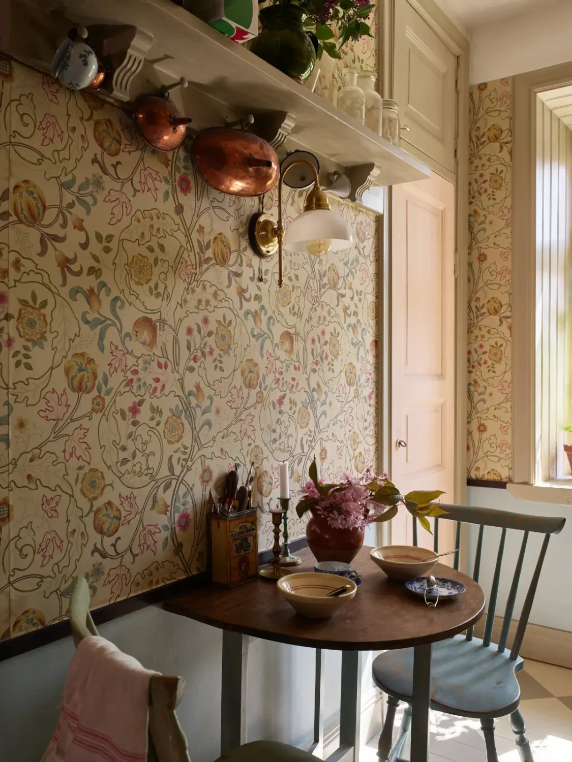 Period Character and William Morris Wallpaper in a Romantic Stockholm Apartment 6 romantic-vintage-apartment-period-details-wallpaper-stockholm-nordroom