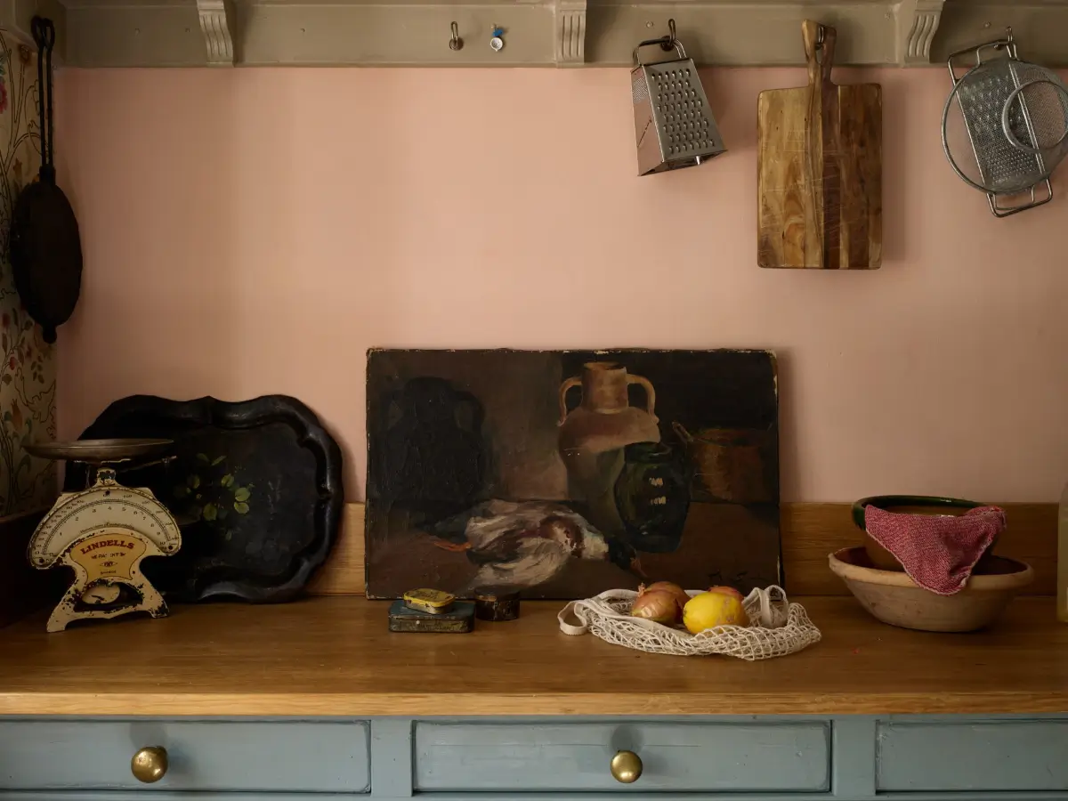 Period Character and William Morris Wallpaper in a Romantic Stockholm Apartment 5 romantic-vintage-apartment-period-details-wallpaper-stockholm-nordroom