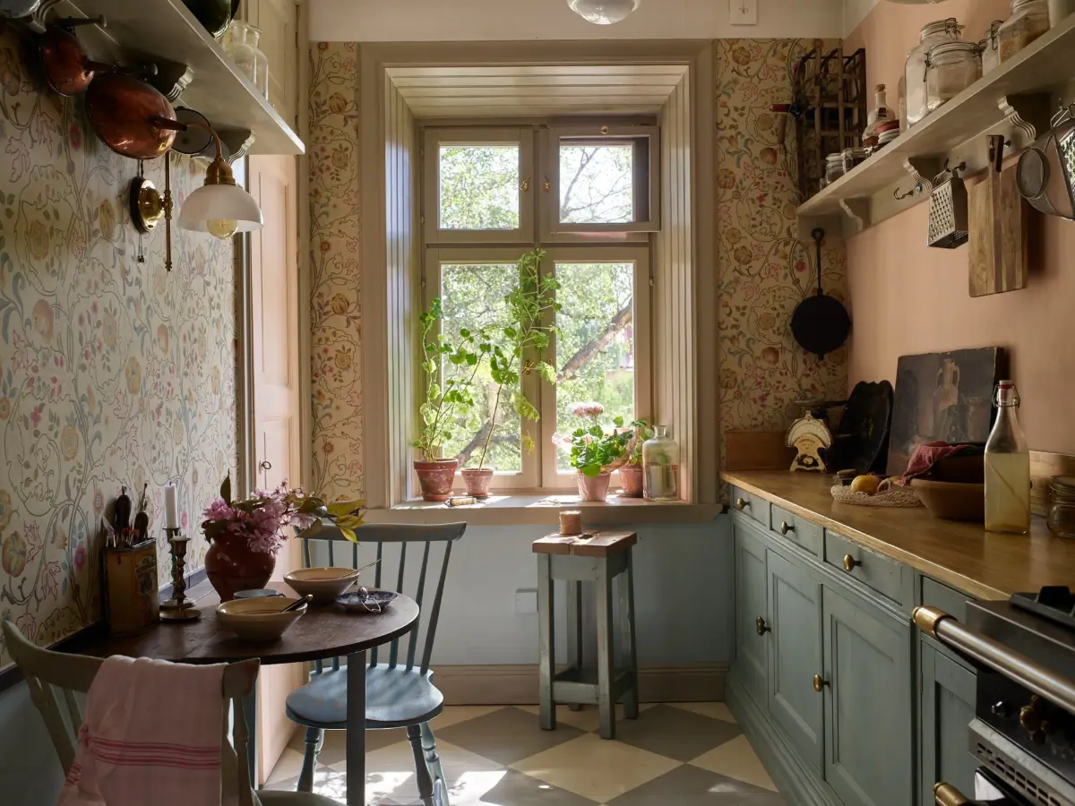 Best of 2025: Kitchens 1 romantic-vintage-apartment-period-details-wallpaper-stockholm-nordroom
