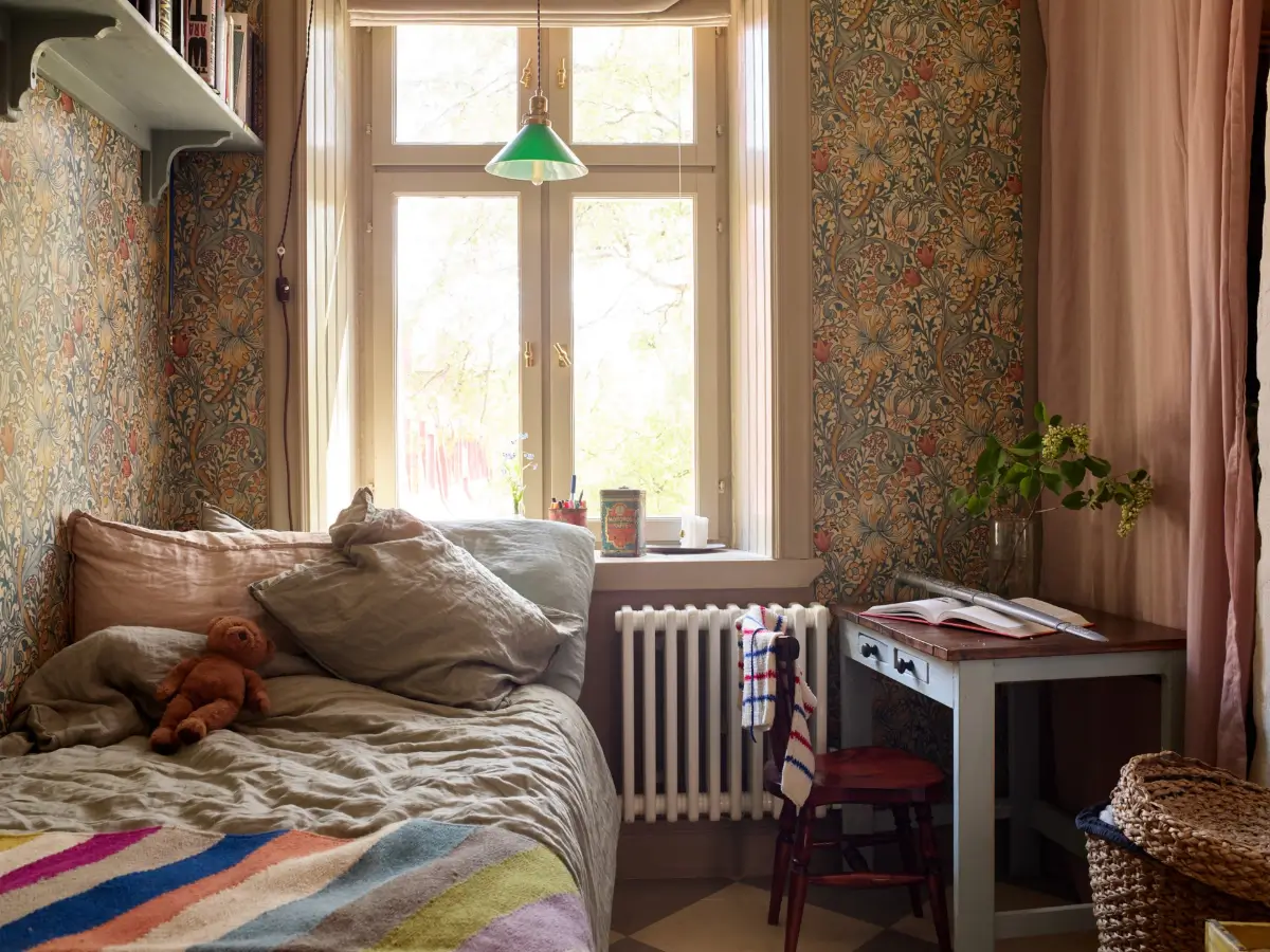 Period Character and William Morris Wallpaper in a Romantic Stockholm Apartment 27 romantic-vintage-apartment-period-details-wallpaper-stockholm-nordroom