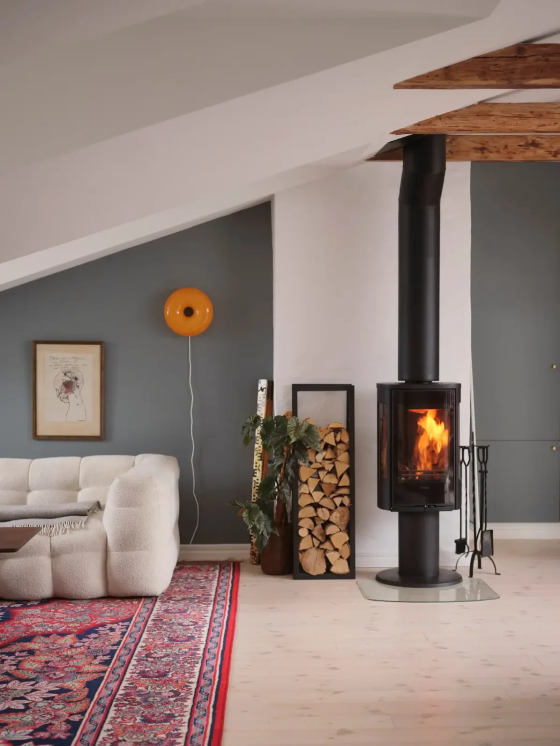 A Modern Attic Apartment with Exposed Beams in a 19th Century Building 3 scandinavian-attic-apartment-wooden-beams-slanted-ceilings-nordroom