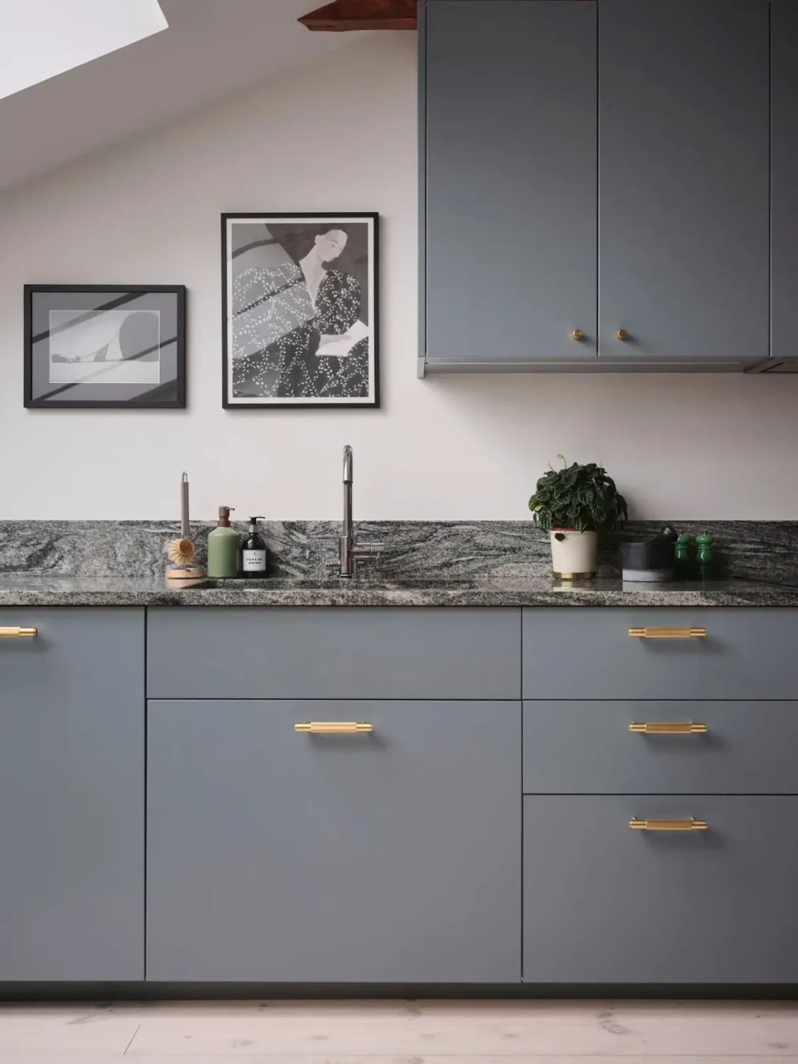 A Modern Attic Apartment with Exposed Beams in a 19th Century Building 10 scandinavian-attic-apartment-wooden-beams-slanted-ceilings-nordroom