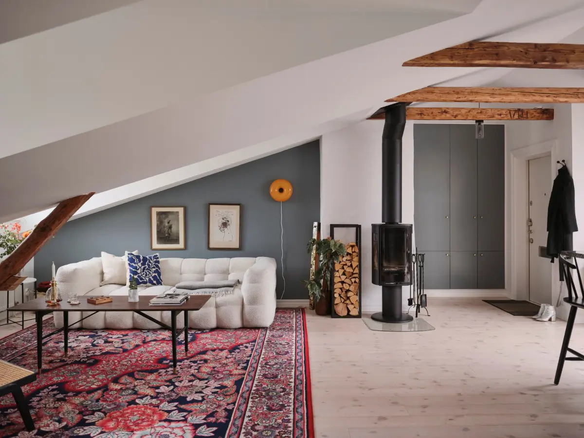 A Modern Attic Apartment with Exposed Beams in a 19th Century Building 5 scandinavian-attic-apartment-wooden-beams-slanted-ceilings-nordroom