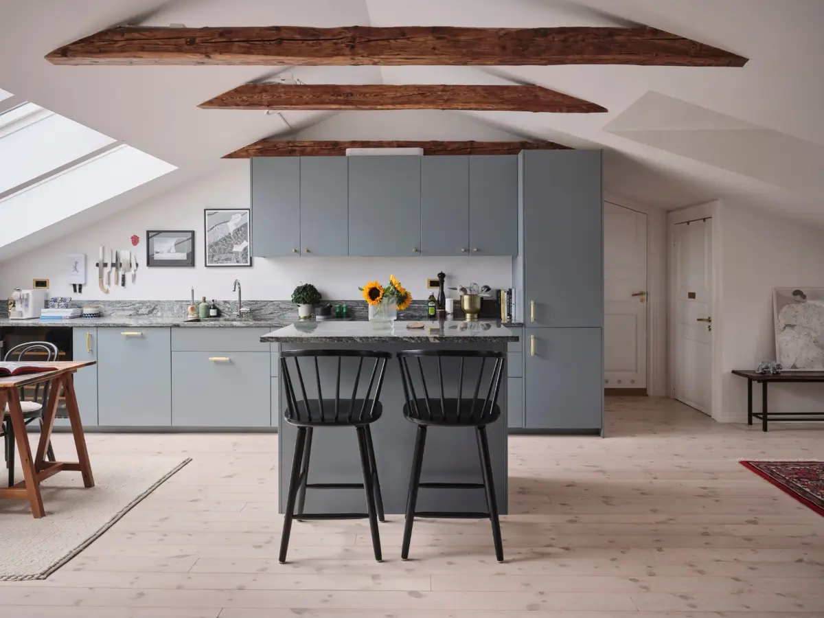 A Modern Attic Apartment with Exposed Beams in a 19th Century Building 7 scandinavian-attic-apartment-wooden-beams-slanted-ceilings-nordroom