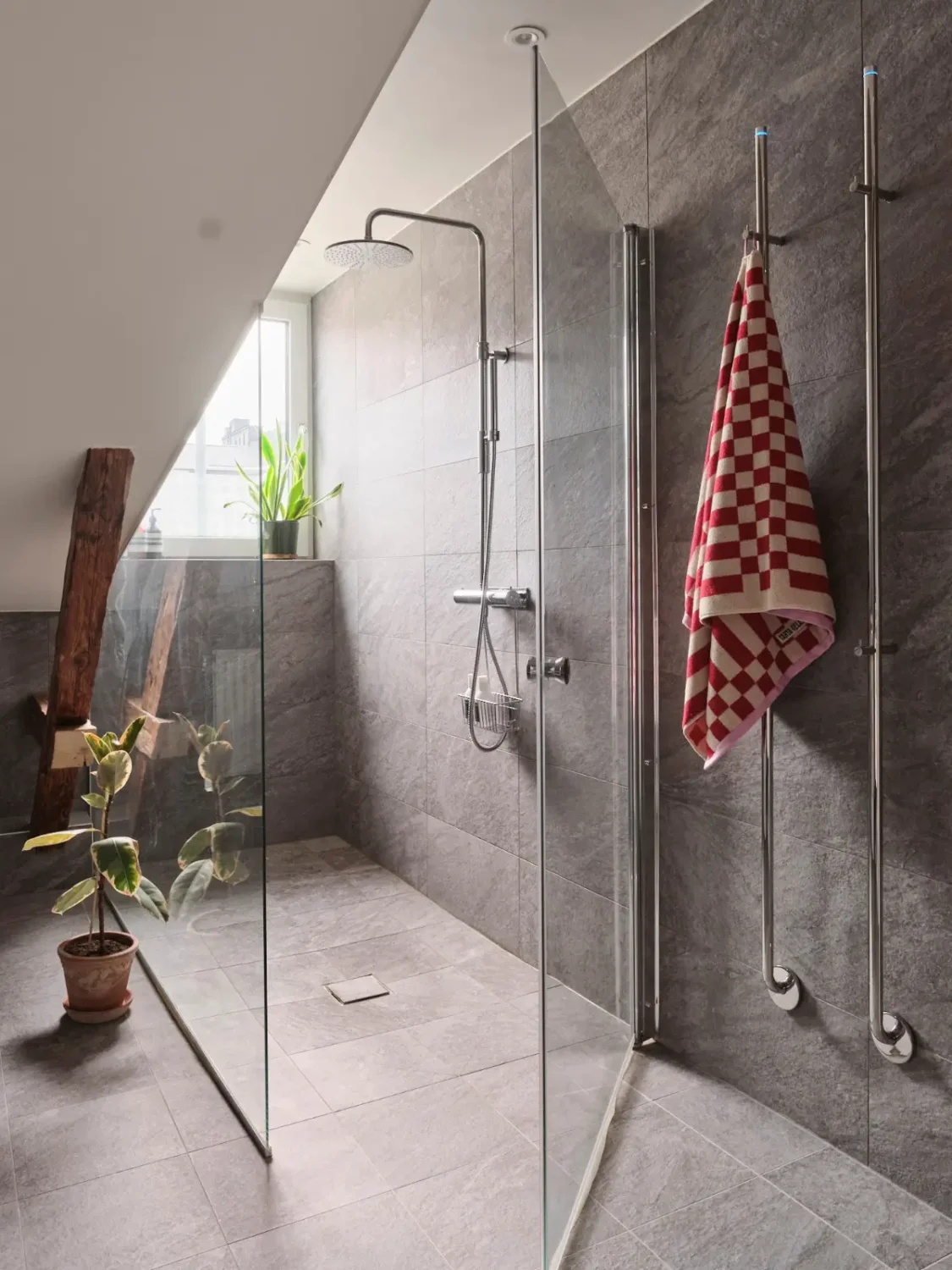 A Modern Attic Apartment with Exposed Beams in a 19th Century Building 21 scandinavian-attic-apartment-wooden-beams-slanted-ceilings-nordroom