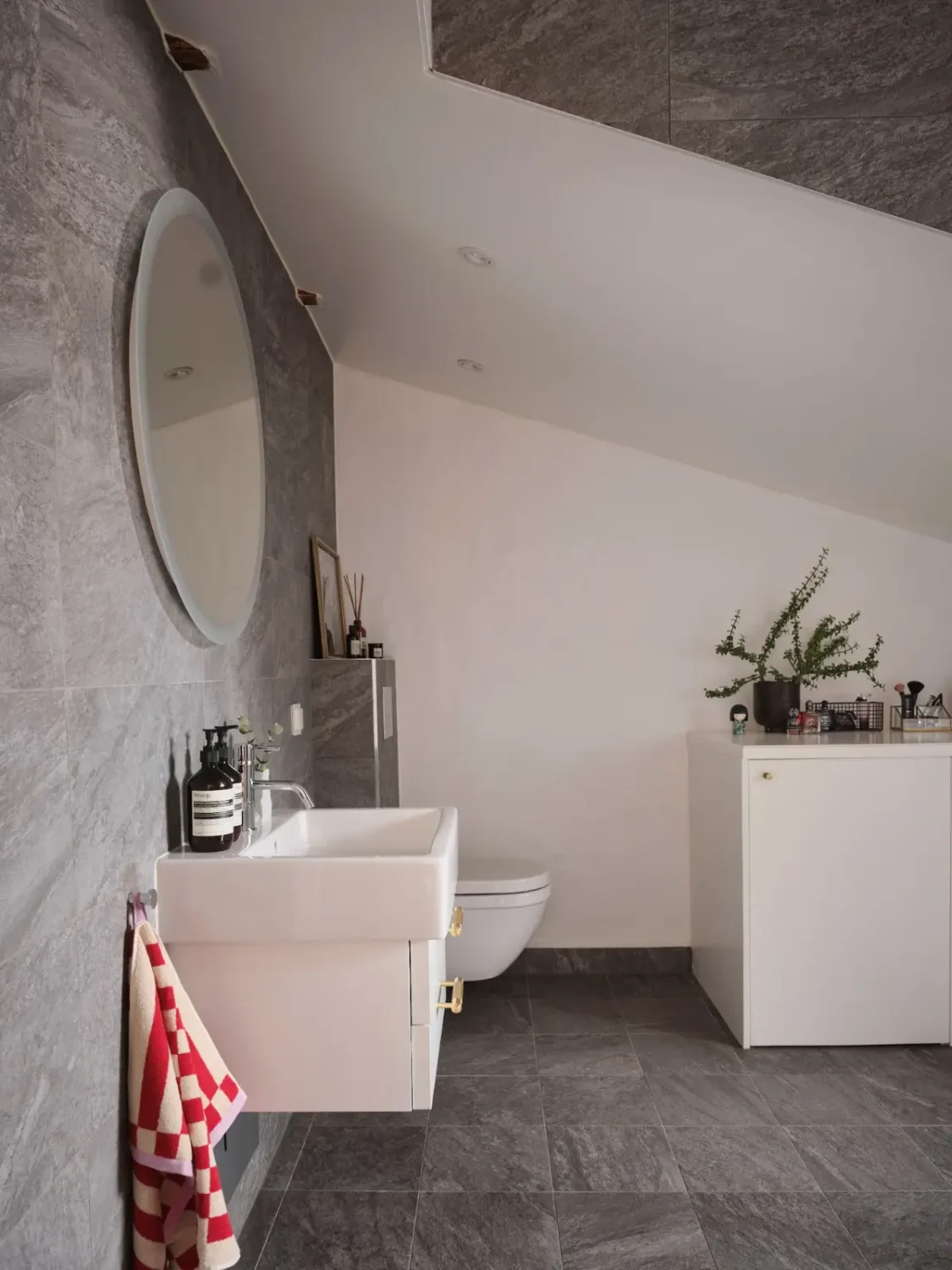 A Modern Attic Apartment with Exposed Beams in a 19th Century Building 20 scandinavian-attic-apartment-wooden-beams-slanted-ceilings-nordroom