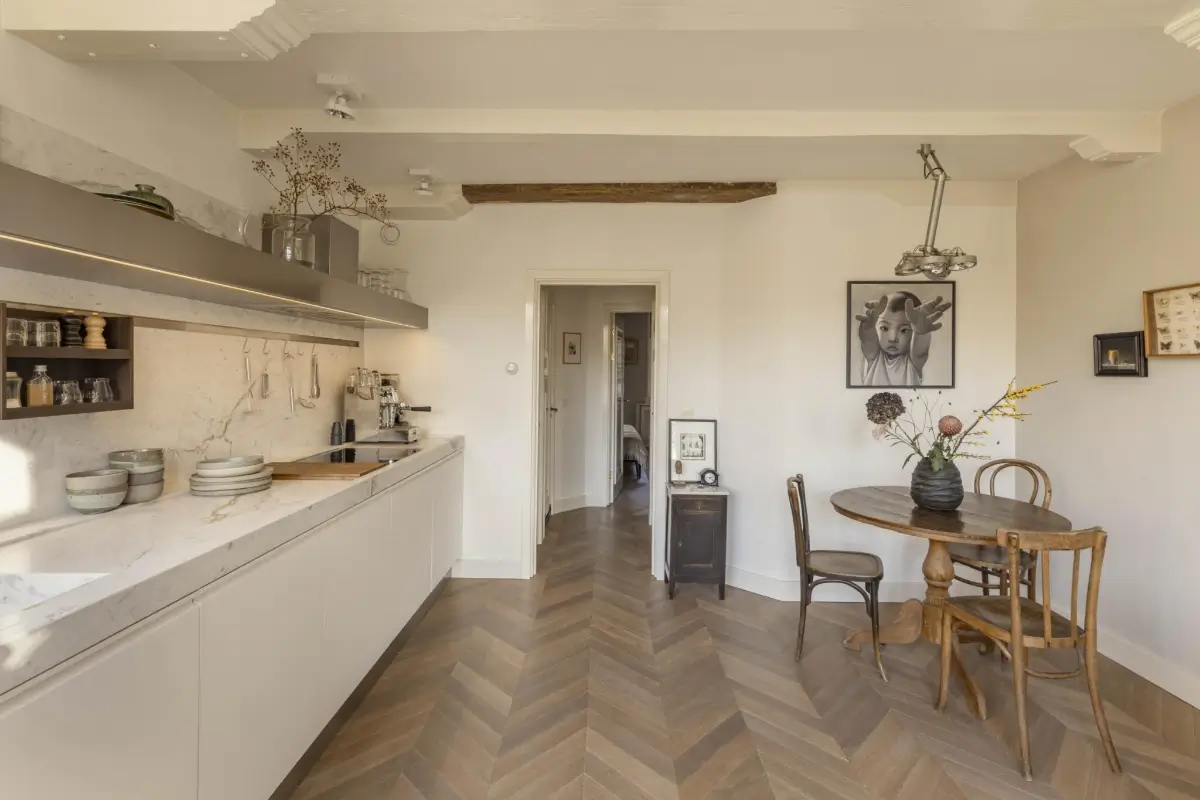 A Small, Elegant Apartment in a 19th-Century Amsterdam Canal House 11 small-amsterdam-apartment-canal-views