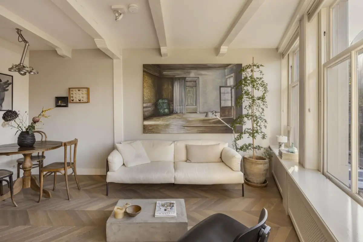 A Small, Elegant Apartment in a 19th-Century Amsterdam Canal House 4 small-amsterdam-apartment-canal-views