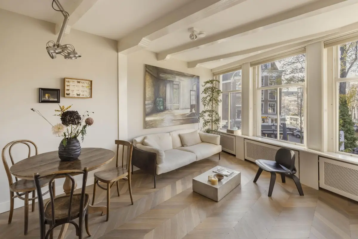 A Small, Elegant Apartment in a 19th-Century Amsterdam Canal House 2 small-amsterdam-apartment-canal-views