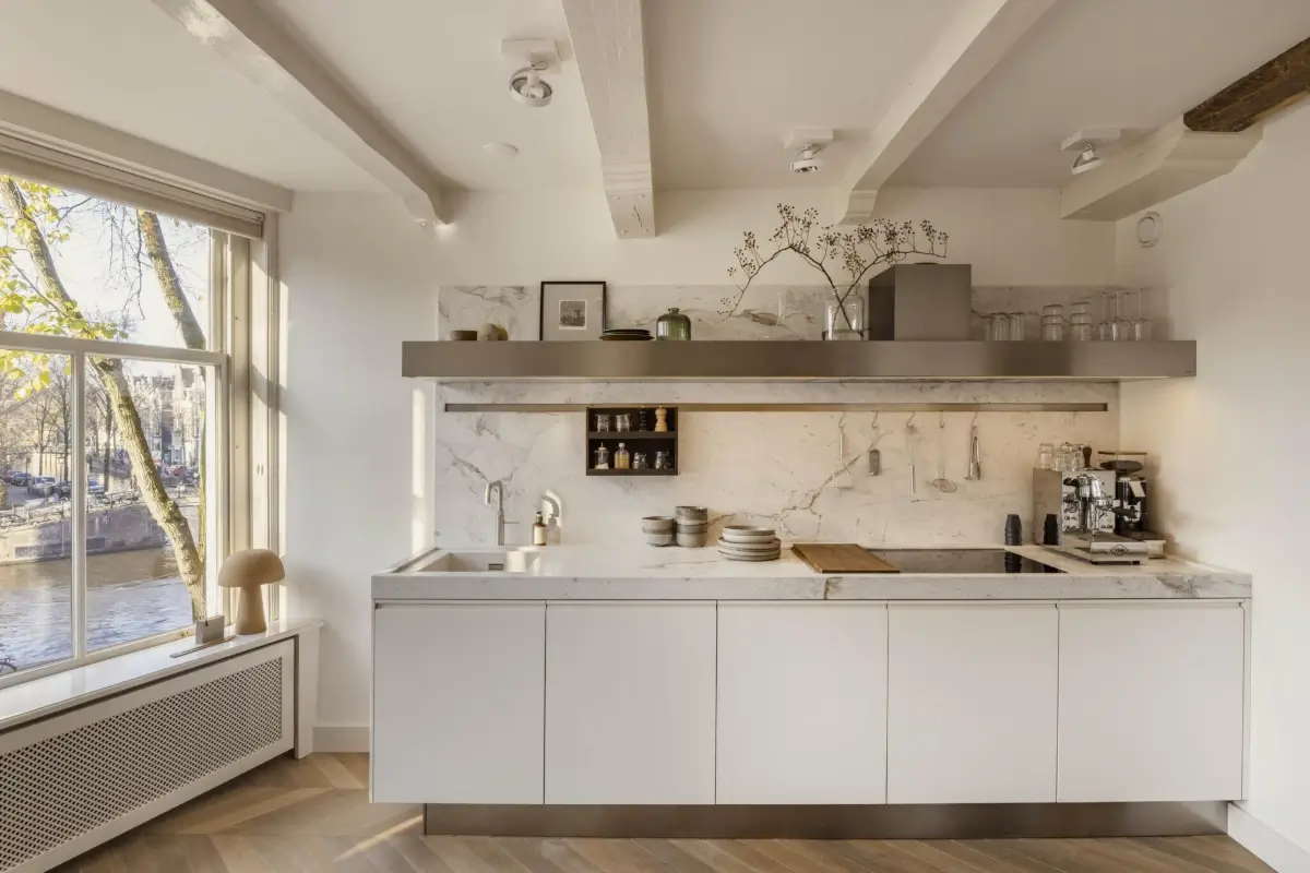 A Small, Elegant Apartment in a 19th-Century Amsterdam Canal House 7 small-amsterdam-apartment-canal-views