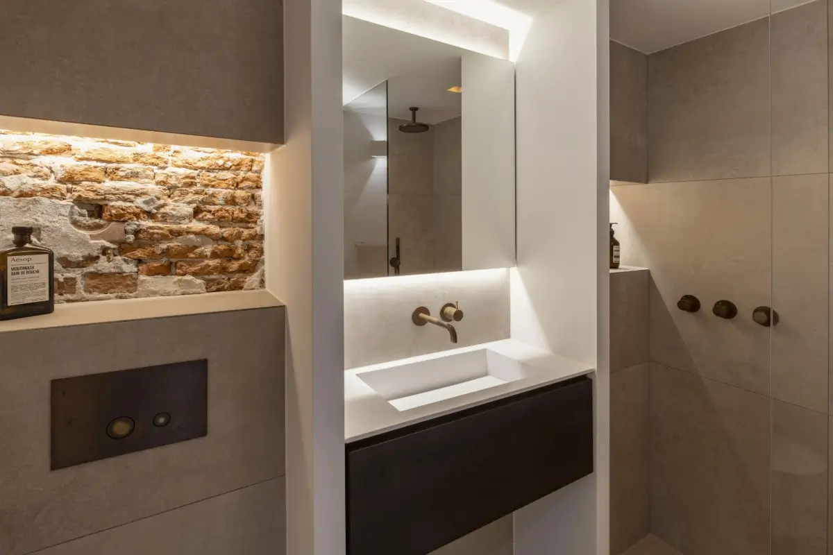 A Small, Elegant Apartment in a 19th-Century Amsterdam Canal House 19 small-amsterdam-apartment-canal-views