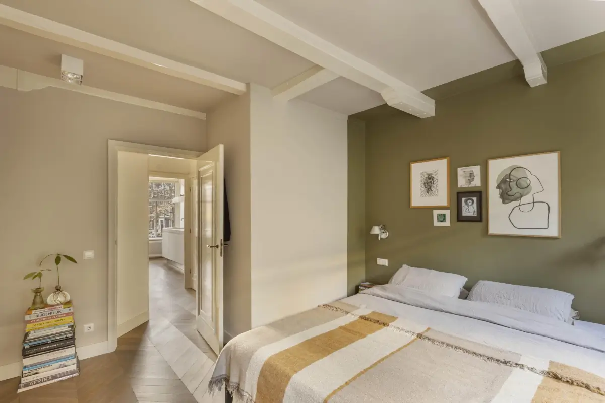 A Small, Elegant Apartment in a 19th-Century Amsterdam Canal House 17 small-amsterdam-apartment-canal-views