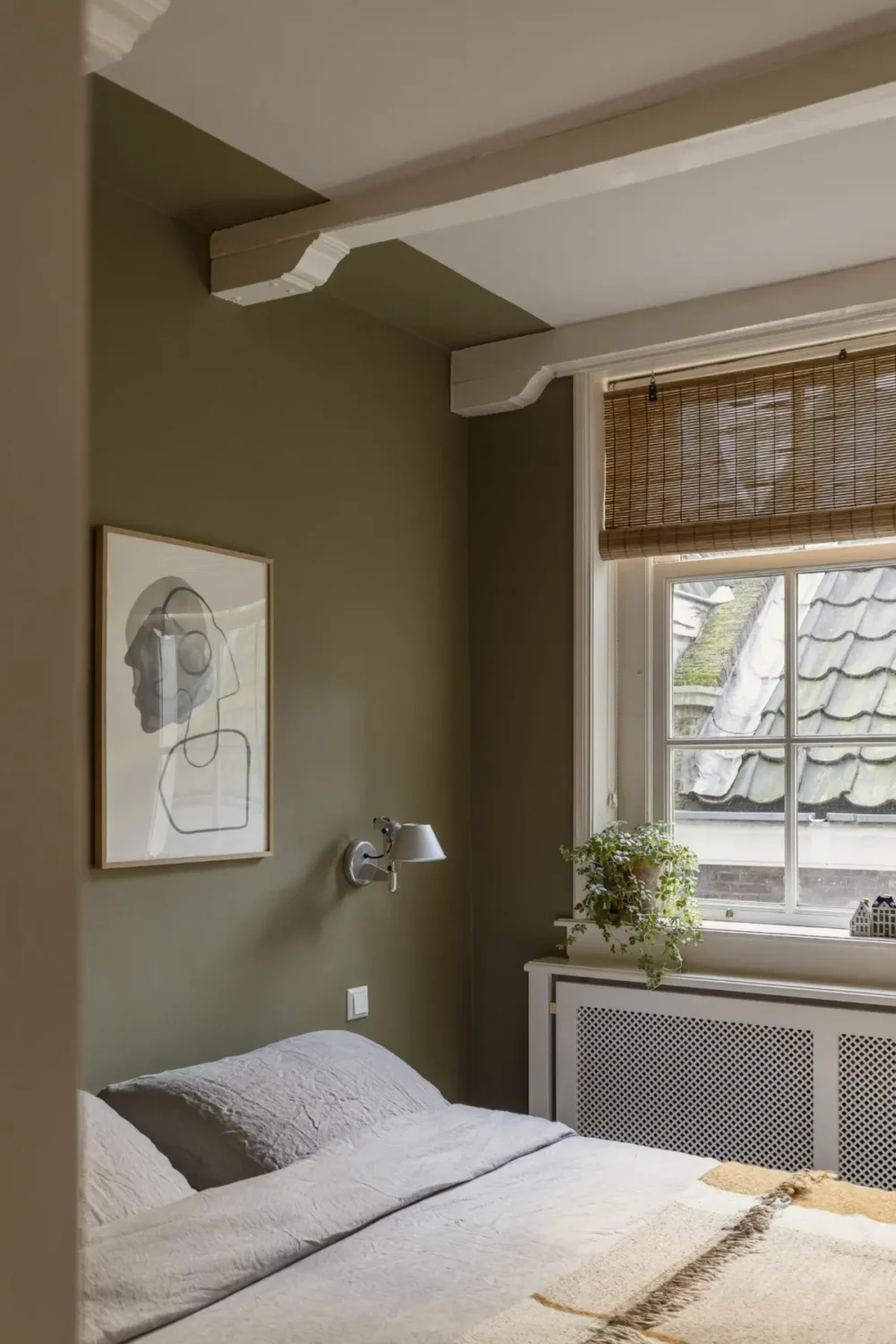 A Small, Elegant Apartment in a 19th-Century Amsterdam Canal House 14 small-amsterdam-apartment-canal-views