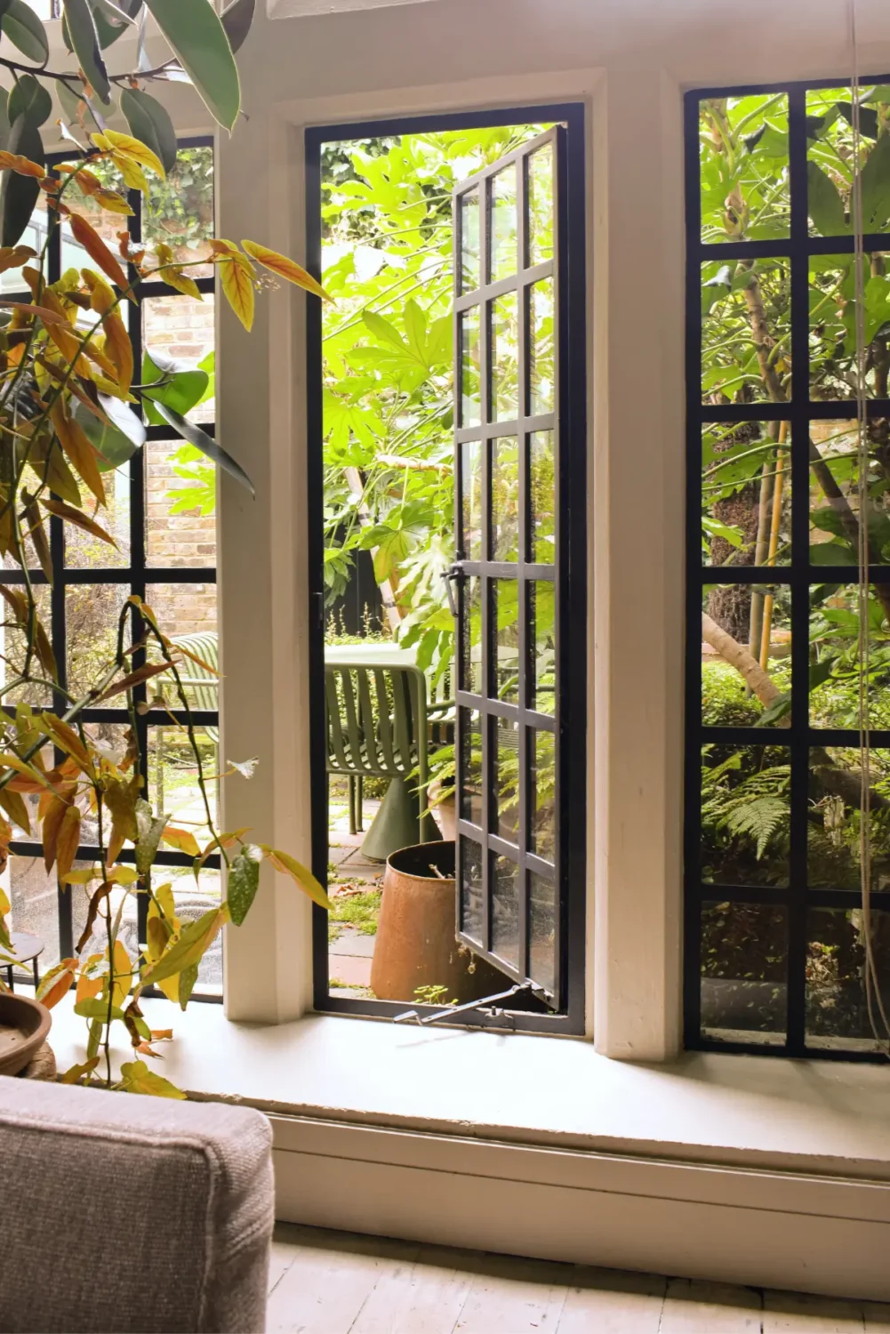 A Spectacular Split-Level Apartment in Vauxhall's Former Art School 5 split-level-apartment-school-conversion-london