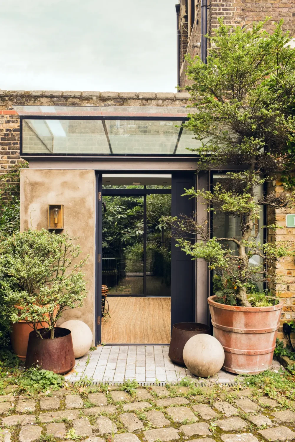 A Spectacular Split-Level Apartment in Vauxhall's Former Art School 30 split-level-apartment-school-conversion-london