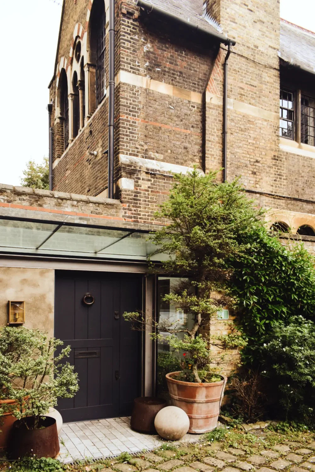 A Spectacular Split-Level Apartment in Vauxhall's Former Art School 37 split-level-apartment-school-conversion-london