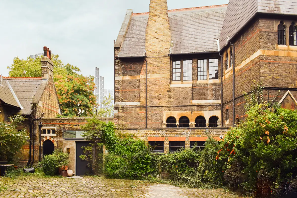 A Spectacular Split-Level Apartment in Vauxhall's Former Art School 38 split-level-apartment-school-conversion-london