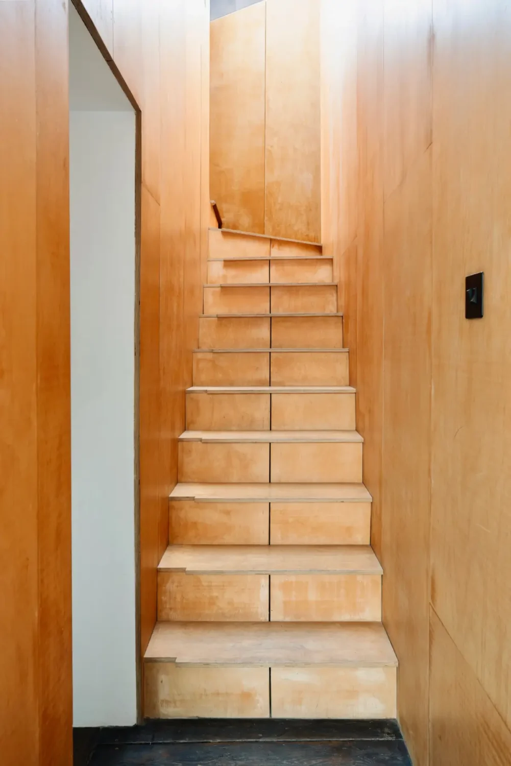 Modern Concrete and Oak Interiors in a Victorian House Designed by David Adjaye 24 swarovski-house-london-David-Adjaye