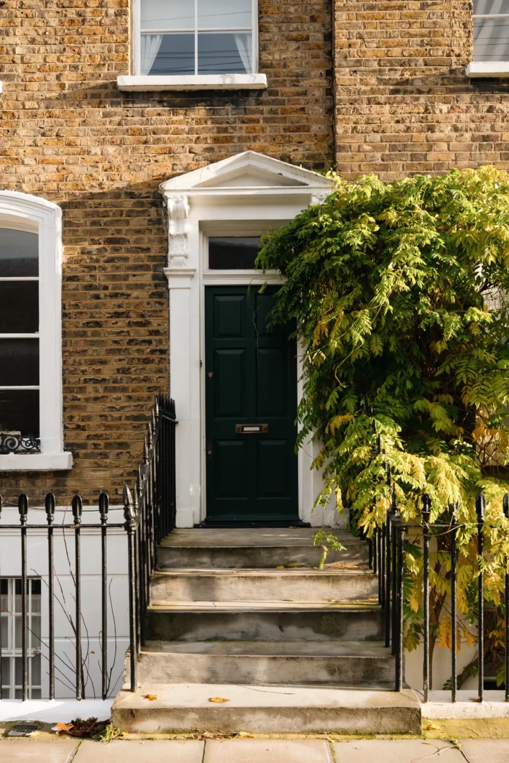 Modern Concrete and Oak Interiors in a Victorian House Designed by David Adjaye 28 swarovski-house-london-David-Adjaye
