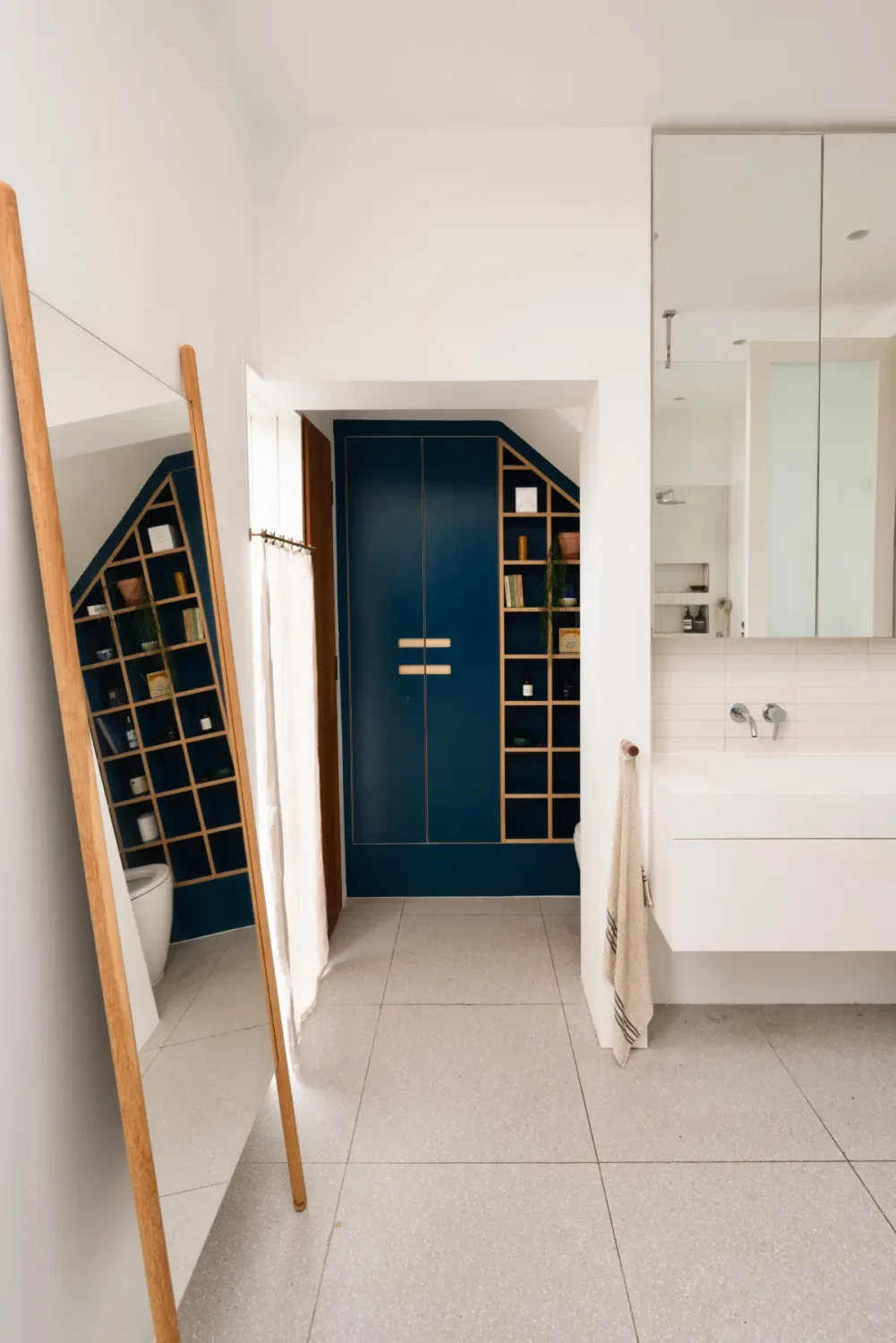 Modern Concrete and Oak Interiors in a Victorian House Designed by David Adjaye 21 swarovski-house-london-David-Adjaye