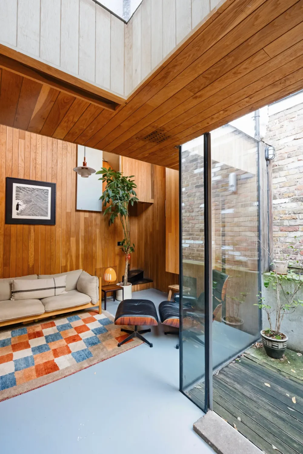 Modern Concrete and Oak Interiors in a Victorian House Designed by David Adjaye 1 swarovski-house-london-David-Adjaye