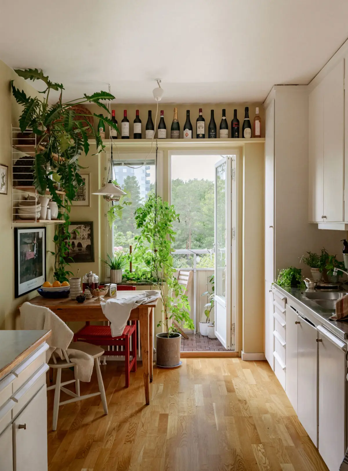 beige-interiors-1950s-apartment-stockholm-nordroom