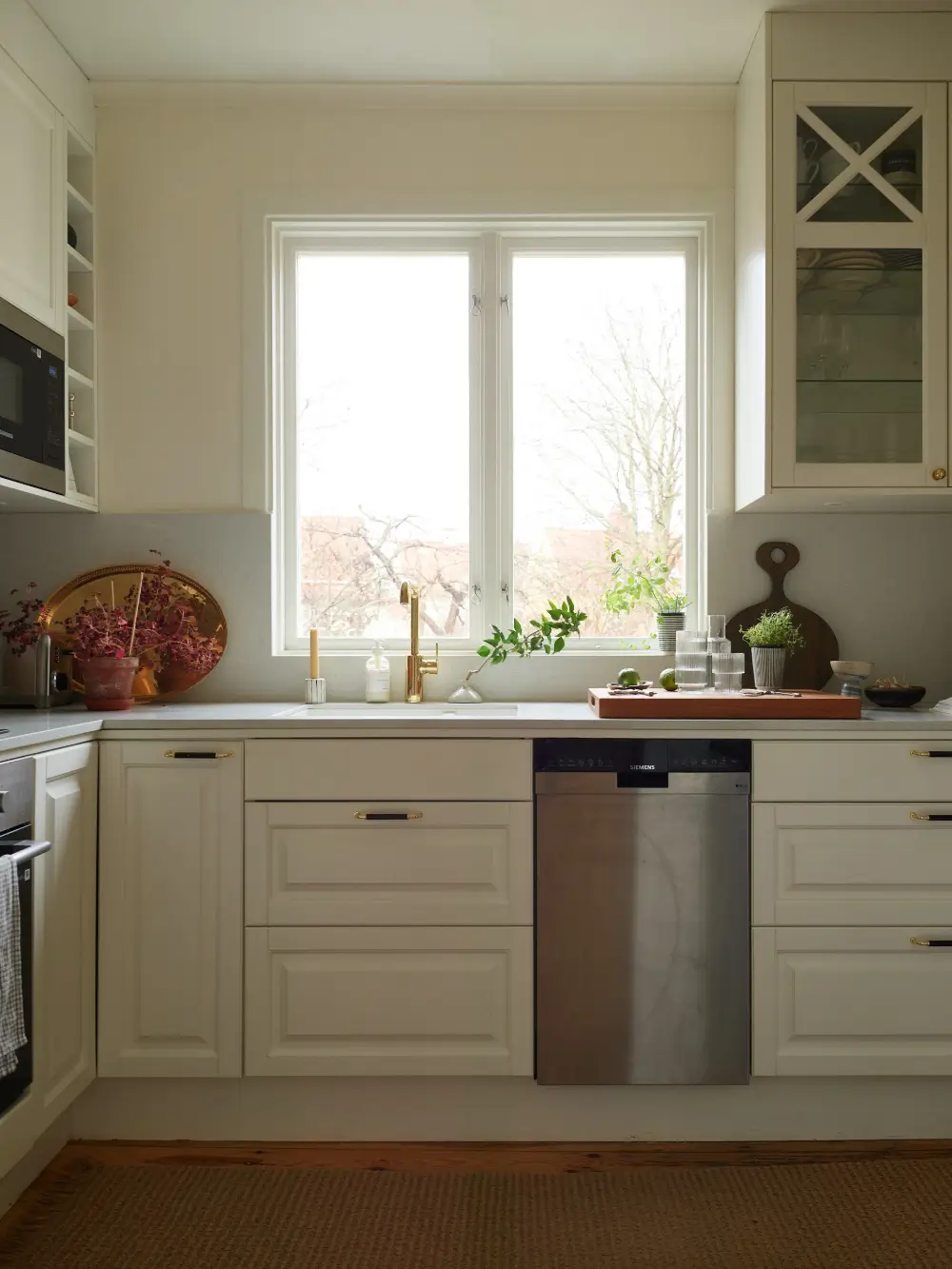 Warm Yellow Walls in a Charming 1920s House in Stockholm 16 beige-yellow-interiors-small-villa-sweden-nordroom