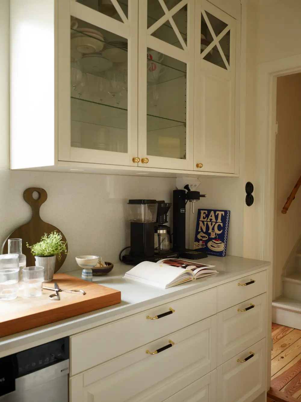 Warm Yellow Walls in a Charming 1920s House in Stockholm 19 beige-yellow-interiors-small-villa-sweden-nordroom